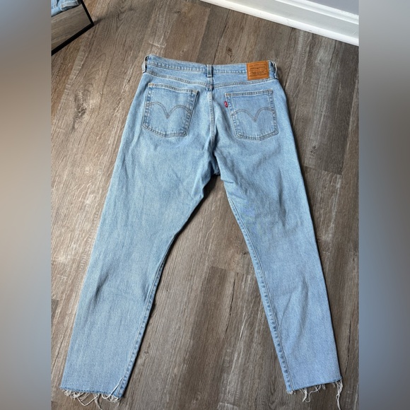 Levi’s Wedgie Hi Rise Denim Jeans Straight Distressed Hem Light Wash Size 31 27 - Picture 8 of 9